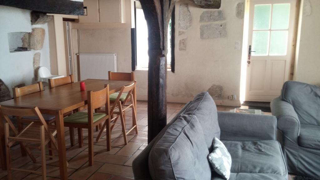 Le Chateau De La Brosse Bed and Breakfast Brinay  Rum bild