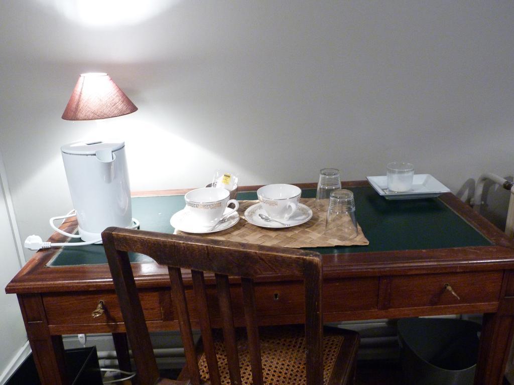 Le Chateau De La Brosse Bed and Breakfast Brinay  Exteriör bild
