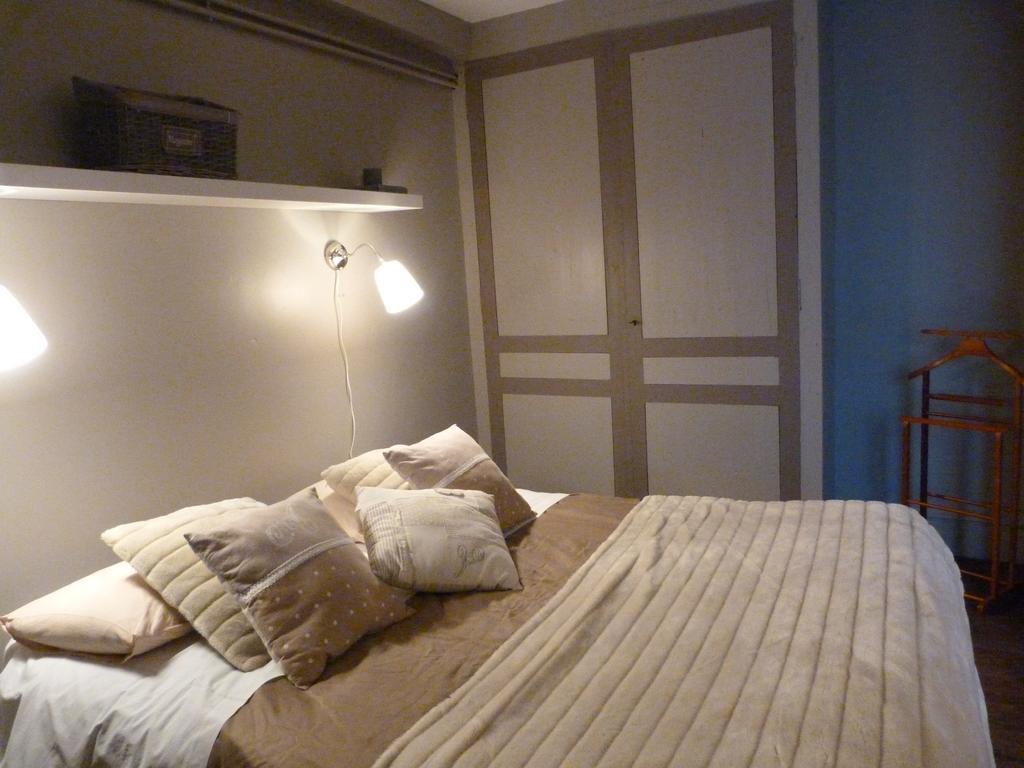 Le Chateau De La Brosse Bed and Breakfast Brinay  Rum bild