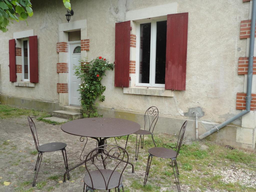 Le Chateau De La Brosse Bed and Breakfast Brinay  Rum bild