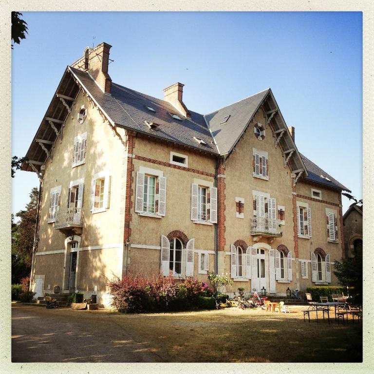 Le Chateau De La Brosse Bed and Breakfast Brinay  Exteriör bild