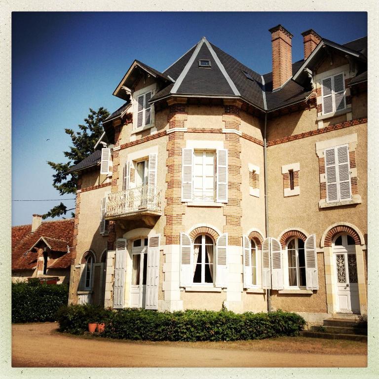 Le Chateau De La Brosse Bed and Breakfast Brinay  Exteriör bild